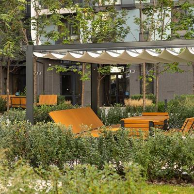 Shared common outdoor area for multi-unit dwelling